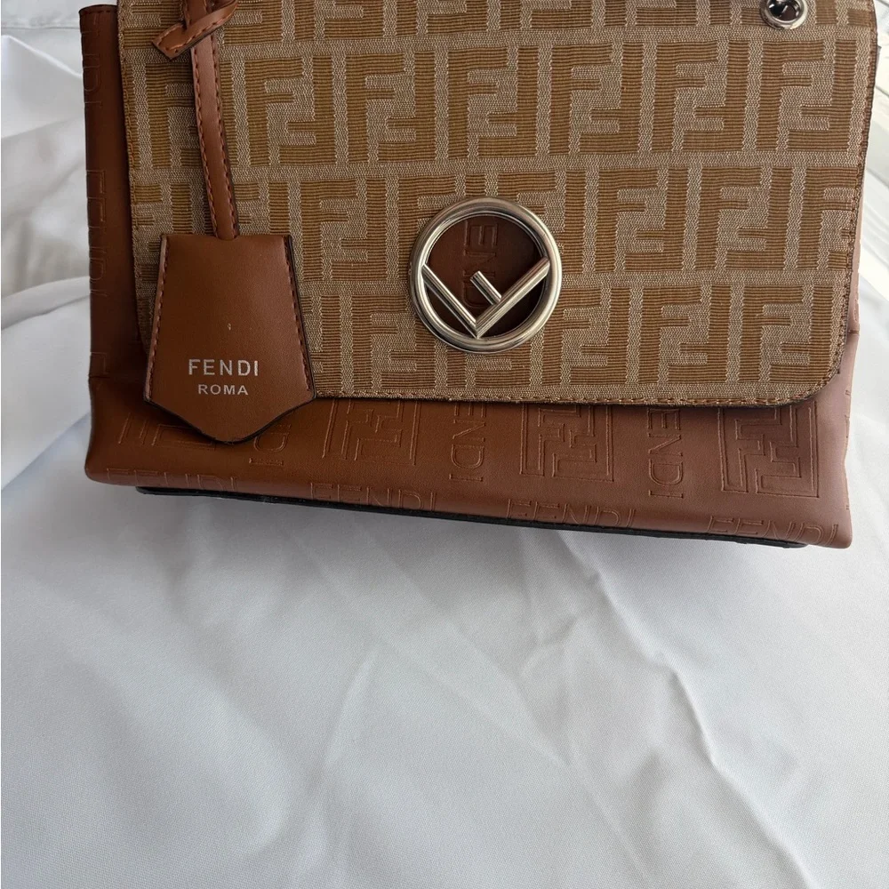 Brown and Cream Shoulder Bag - Picture 2 of 7